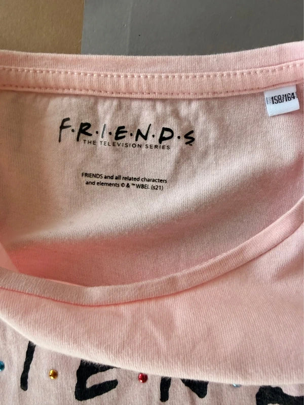 FRIENDS mintás női póló – halvány rózsaszín XS