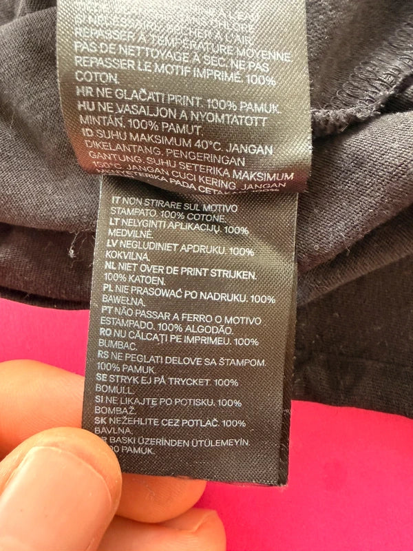 H&M FRIENDS mintás női póló – fekete M